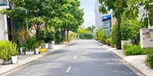 BÁ.N NHÀ GẦN TÔ NGỌC VÂN – LÔ GÓC 2MT – 95M² – HẺM 7M CÓ VỈA HÈ – 5.X TỶ