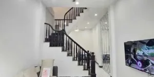 Chính chủ đang cần bán gấp nhà 4 tầng mới đẹp - ô tô tránh - Phụng Châu, Chương