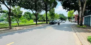 biệt thự sân vườn Long Biên, 179m, MT 12.3m, view hồ điều hoà