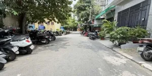 Bán nhà Mặt tiền Võ Oanh -  giao Nguyễn Gia Trí (D2), 8,6x17m, Cấp 4 - Tiện