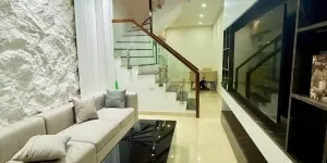 Bán nhà phố cổ Hà Trung 45m², 6 tầng, mặt tiền 4m, giá 19,4 tỉ, xách vali vào ở