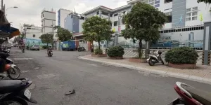 Bán nhà MT Nguyễn Đình Chiểu - giao Phan Xích Long, 5x10,5m 2 Tầng, HĐT 24tr,