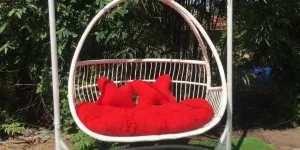 Ghế xích đu đôi nhựa giả mây cho không gian ngoài trời