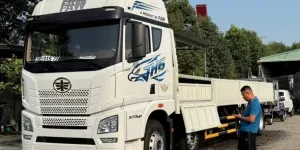 Xe tải FAW 4 chân thùng lửng 17990 Kg giao ngay