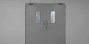 Cửa thép chống cháy 2 cánh EI60 và vai trò trong hệ thống thoát hiểm
