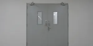 Cửa thép chống cháy 2 cánh EI60 và vai trò trong hệ thống thoát hiểm