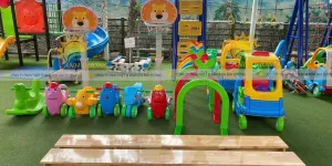 Trụ bóng rổ và đồ chơi trẻ em tại Vĩnh Long