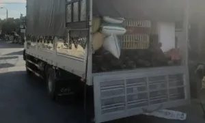 Xe tải 9 tấn vận chuyển hàng hóa; từ Thành phố Hồ Chí Minh ra Bắc
