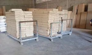 sáng thứ 2 tuần tới em cần gửi 200 kiện nhựa tủ và 200 tấm alu